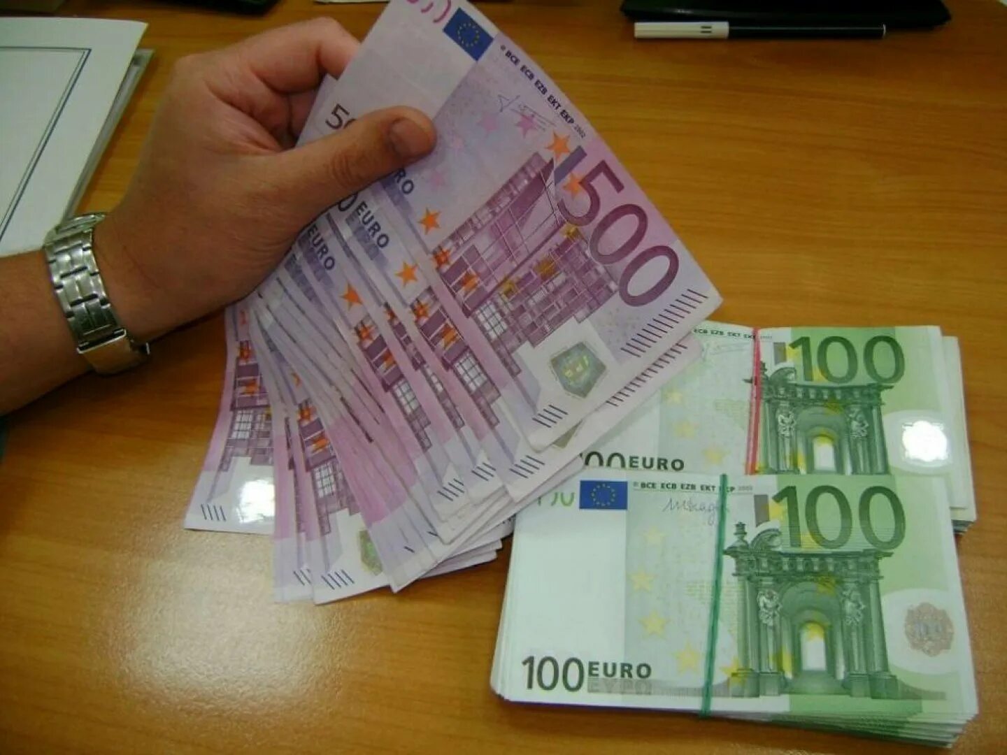 3 000 евро. Евро. 3 Bin Euro. Покажи фото 50.000 Euro. 950-1100 Евро.