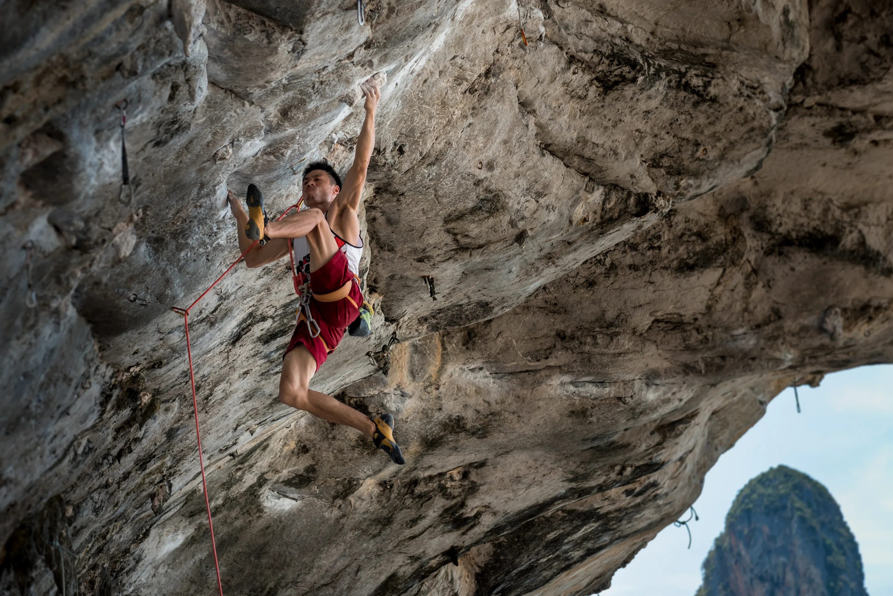 Скалолазание/альпинизм (Summit/Rock Climbing). Лазить по горам. Скалолазание по отвесной скале. Увлечение скалолазанием. Rock climber rock climber org ru