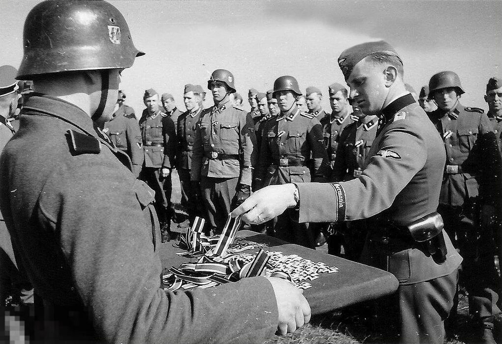 Немецкие войска. Аншлюс судеты 1938. Гауптман винклер. Дивизия тотенкопф харьков 1943. Немецкая атака 1941.