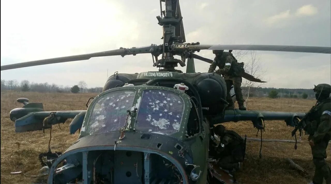 Ка-52 вертолёт подбитый. Ка-52 Гостомель. Вертолет к52 Аллигатор подбили украинцы.
