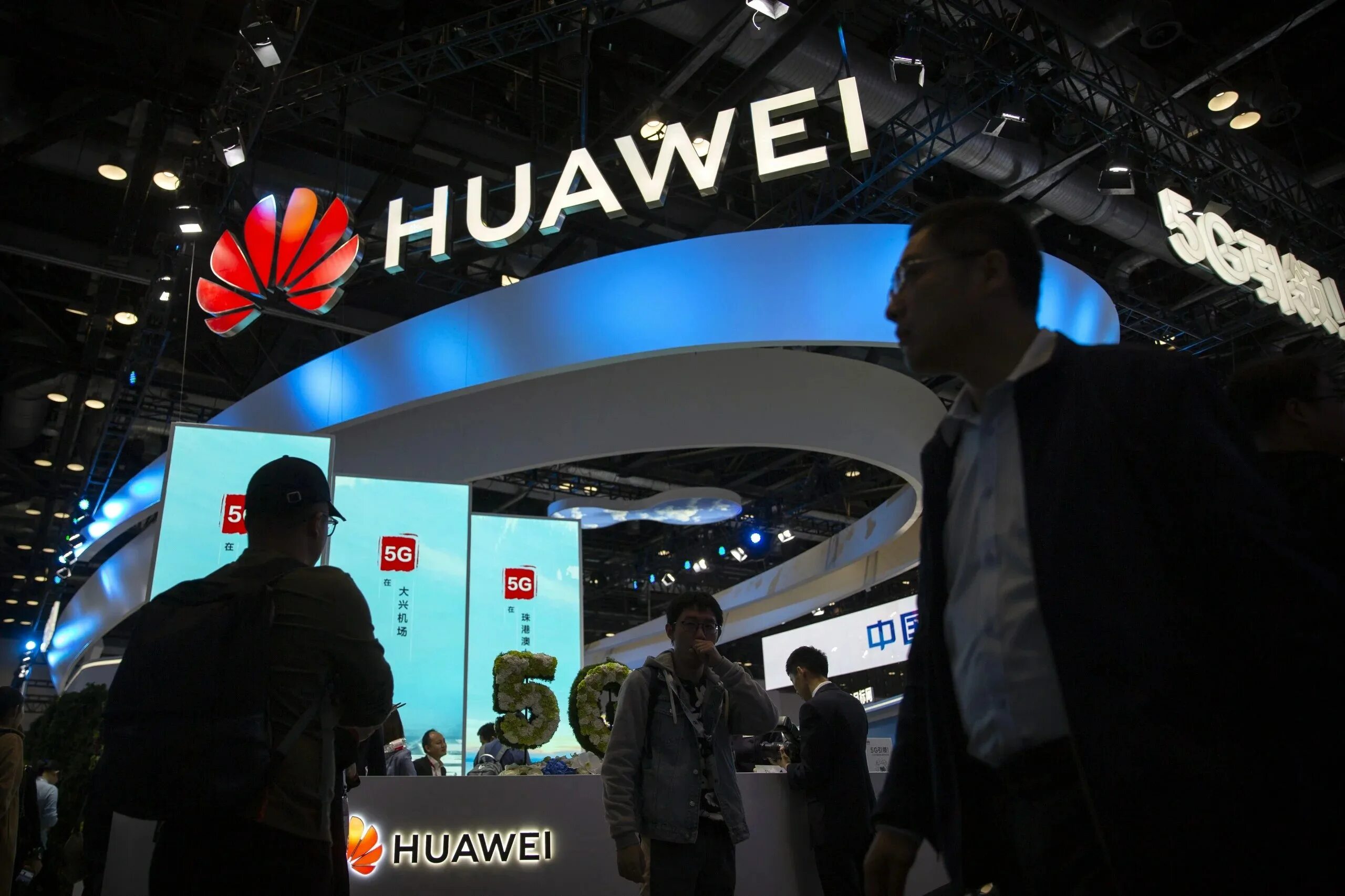 Huawei видит. Huawei видит. Huawei видит. Кто создал хуавей. Huawei видит.