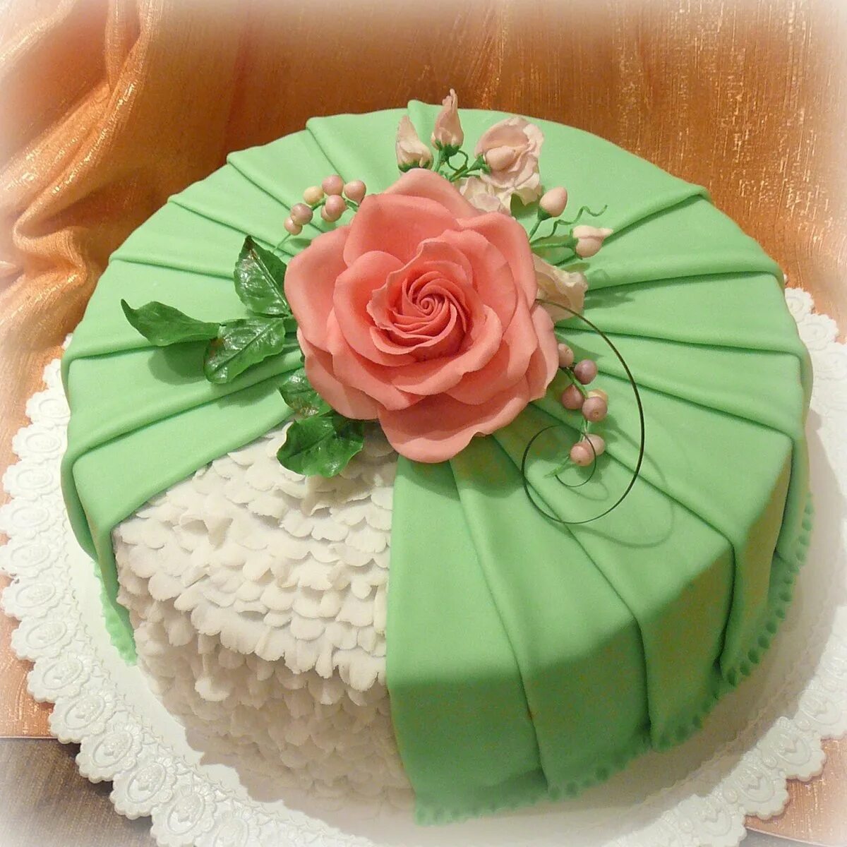 торт украшенный мастикой. украшение торта мастикой. украшаем торт мастикой фото. украшение торта мастикой. украшаем торт мастикой фото.