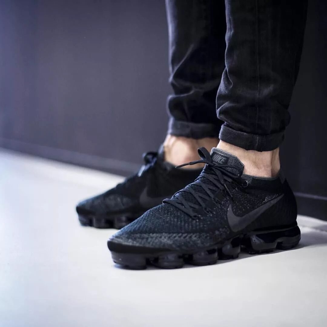 Обувь 2024 кроссовки. Nike VAPORMAX 2020 FK щт аууе Black. Nike ldflow Black Noir on feet. Кроссовки 2024 мужские. Кроссовки 2024 тренды мужские.