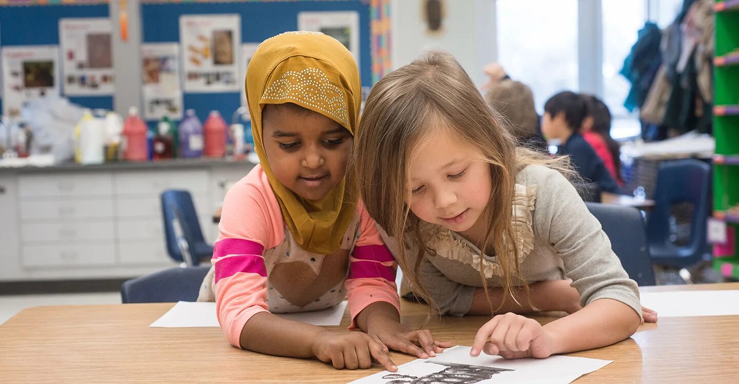 Elementary School students in class. 1st Grade student. Danube School Grade 5 2022. First Grade at School. Урок 1 2021