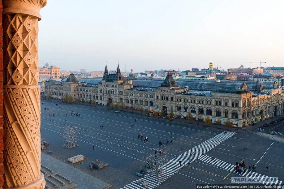 Красная площадь внутри. Кремль Москва ГУМ. ГУМ Москва вид с красной площади. Красная площадь внутри Кремля. ГУМ Кремль внутри.