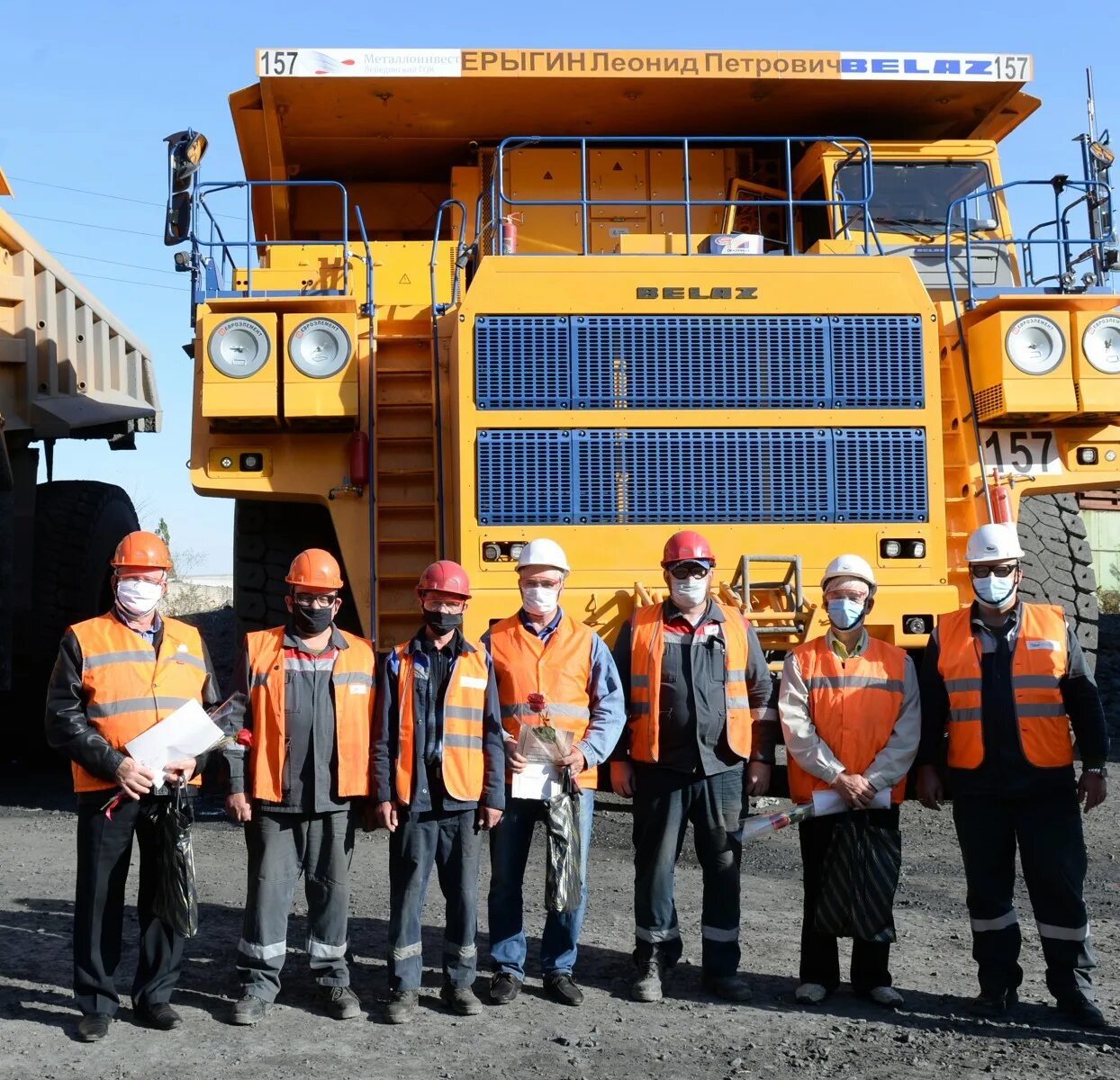 Шахта разрез инской. Зарафшан белаз. Отвал киселевск 12 шахта. Киселевск разрезы в городе. Стройсервис шахта 12.