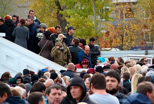 Лизу похоронили. Прощание с девочкой в Саратове. Похороны Лизы Киселевой. Отпевание Лизы Киселевой Саратов.