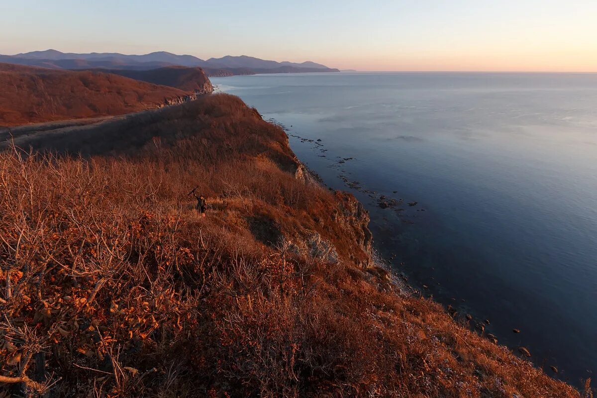 Бывал на дальнем востоке. Бухта тихая сахалин. Тимофеевка приморский край море. Сахалин восточный склон дальний восток. Бывал на дальнем востоке.