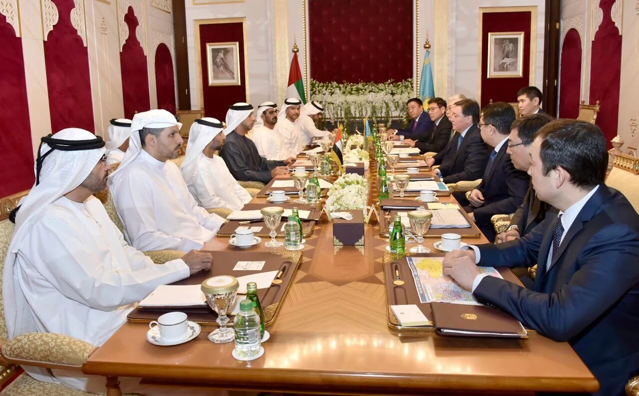 Переговоры восточные. Переговоры в ОАЭ. Переговоры с арабами. Деловые переговоры в ОАЭ. Деловая встреча в ОАЭ.