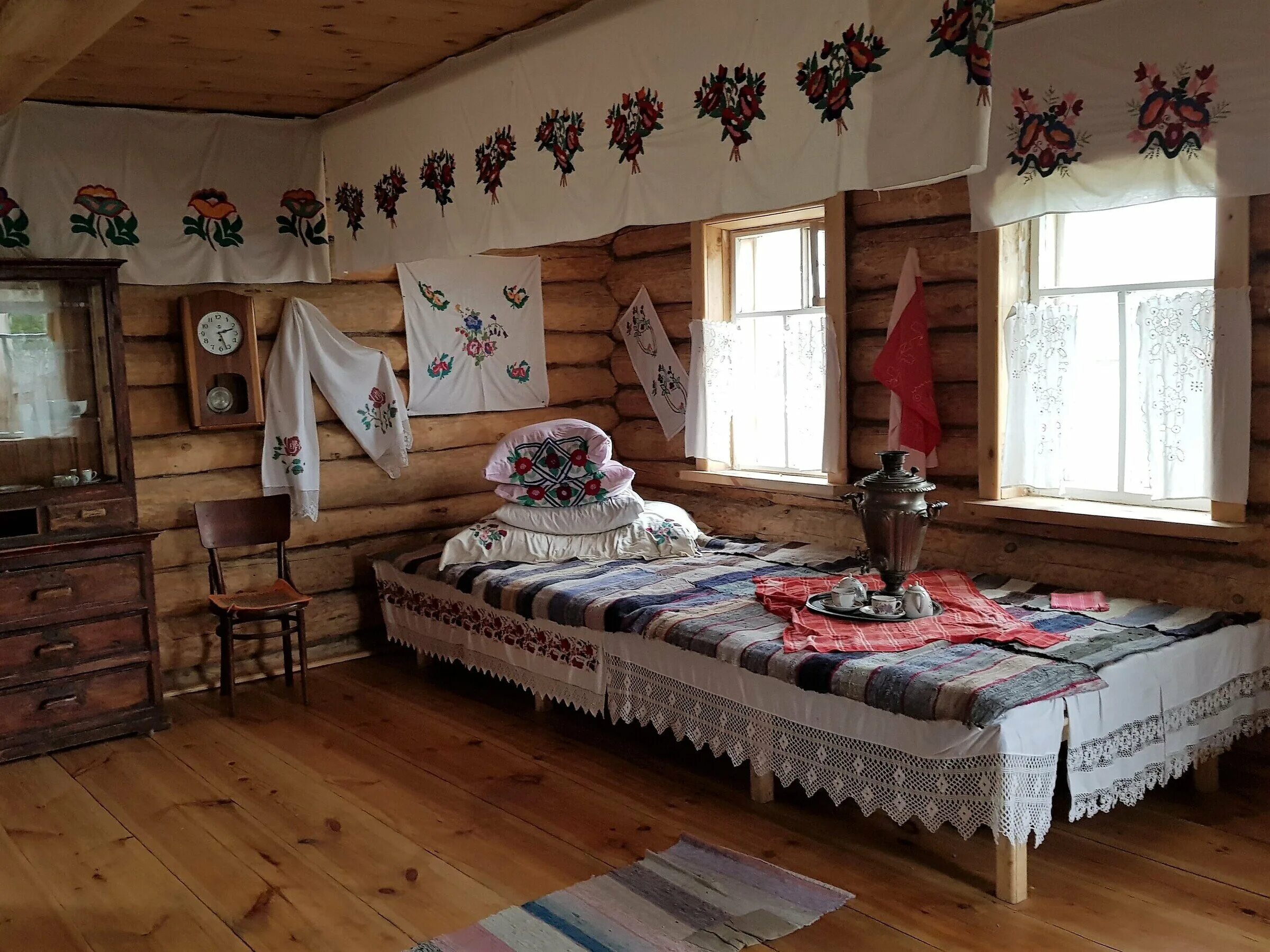 Фото татарского дома. Татарская срубная изба. Жилище народов татарстана. Татарский дом снаружи. Татарская срубная изба снаружи.