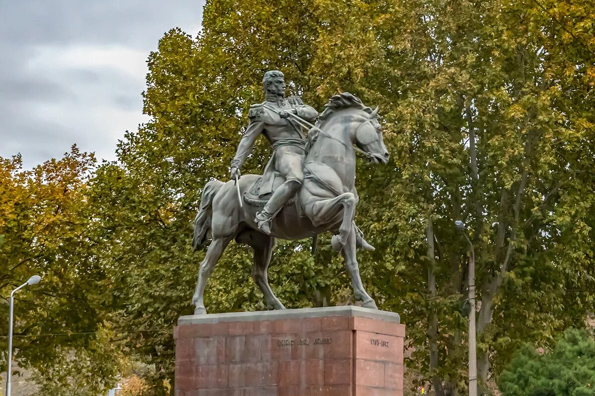 Какое животное воспето в багратионе