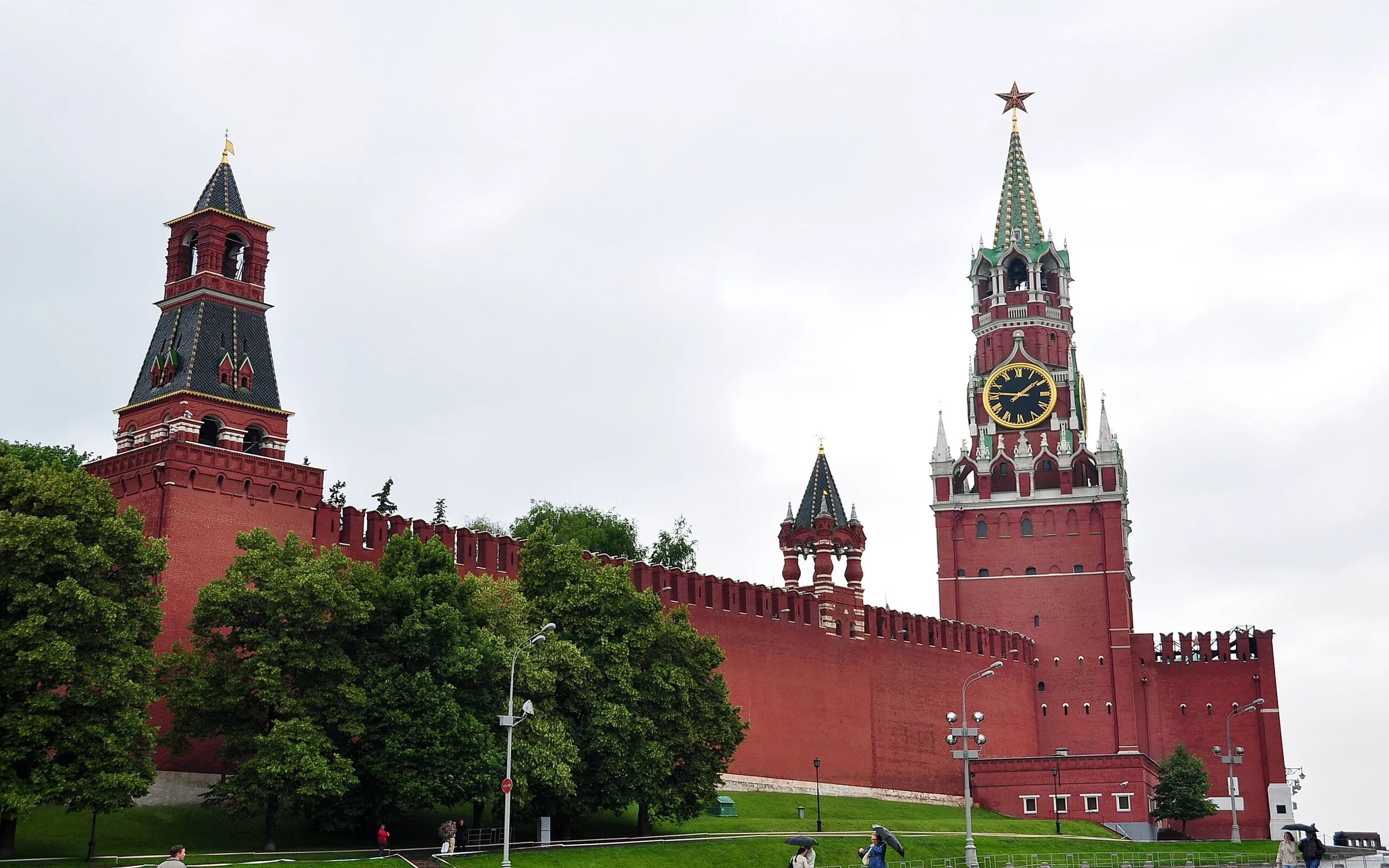 Тг кремлевский. Спасская башня Московского Кремля. Что такое красная площадь что такое Кремль Московский Кремль. Кремль Московский — Нерушимая крепость. Москва Кремль царь пушка храм Василия Блаженного.