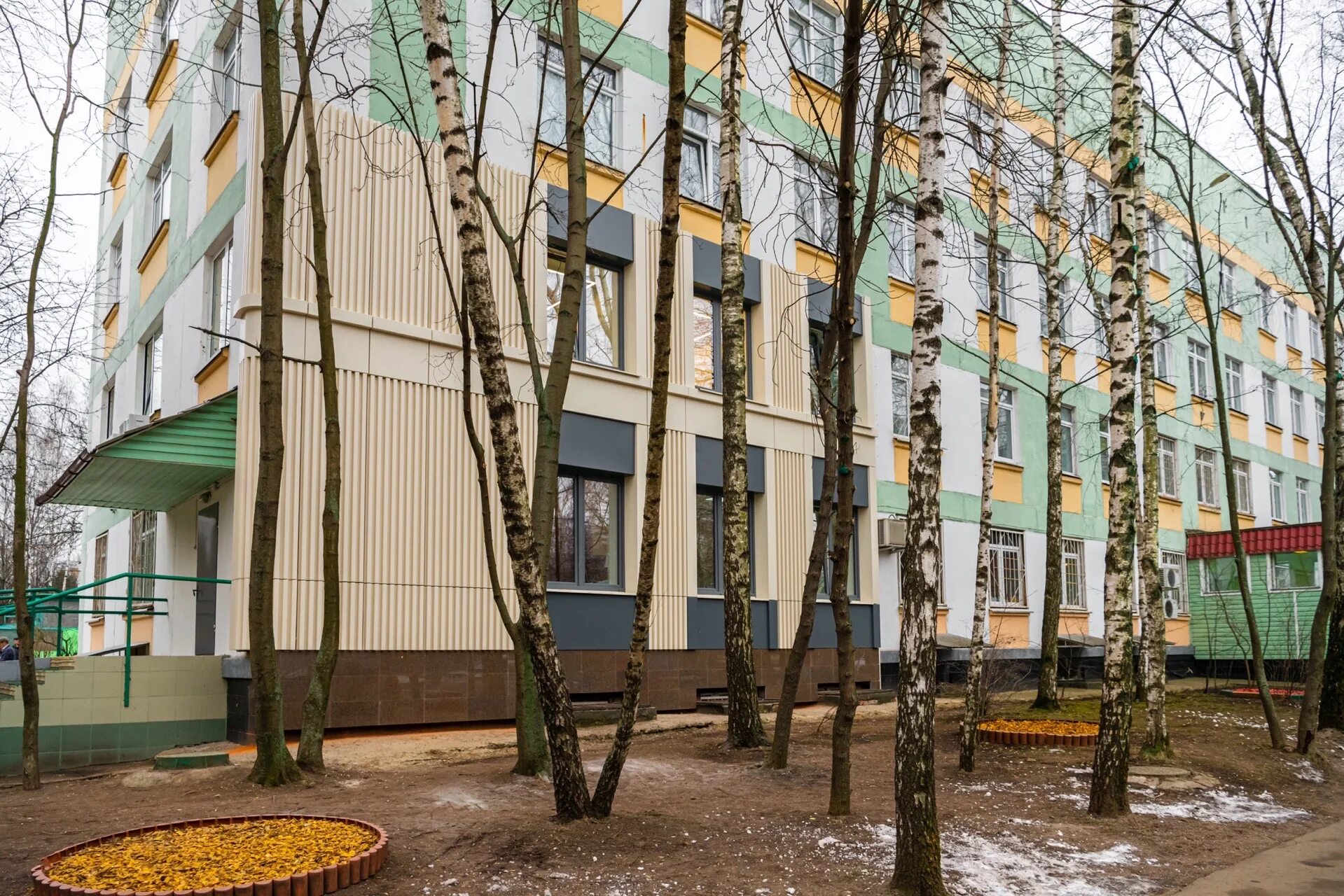 Инион ран после реконструкции. Реконструкция тверской улицы. Хохловская площадь яма. Поликлиники москвы после реконструкции. Новые московские поликлиники.