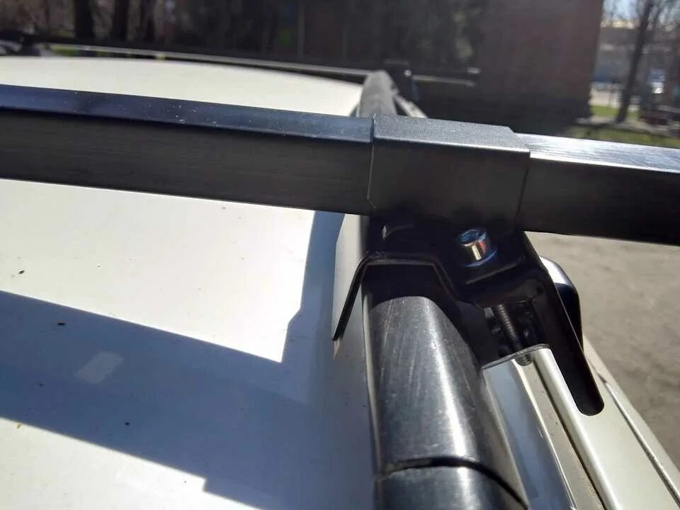 Поперечина без рейлингов. Qashqai j10 рейлинги. Багажник suzuki escudo без рейлингов на крышу. Qashqai j10 рейлинги. Крепление поперечин багажника дастер.