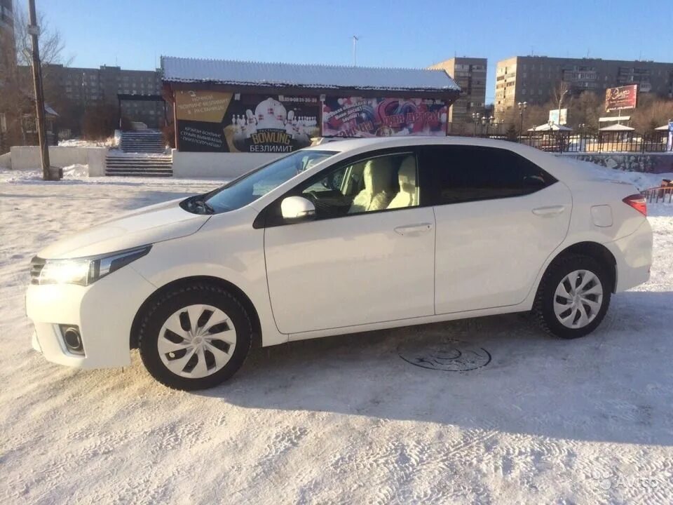 Дром омск купить тойоту. Toyota Corolla 1.6 122 лошади. Toyota Corolla 2013 в гараже. Тойота Королла японской сборки. Тойота Королла Лаксея.