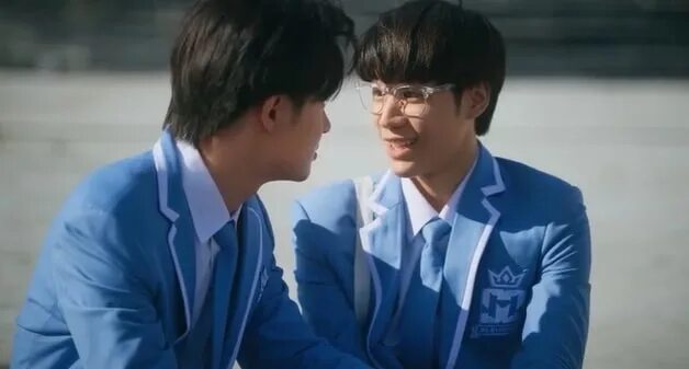 Влюбился тайно. Дорама тайно влюблен. тайная влюбленность в тебя дорама. дорама тайно влюбится в тебя. дорама завтра.