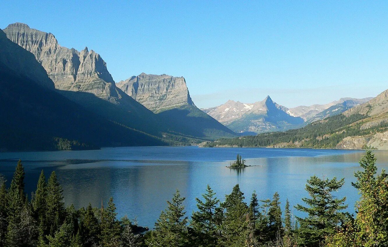 Озера на территории сша. Озеро крейтер гора. Кратерное озеро сша. Озеро крейтер, орегон, сша. Национальный парк озеро крейтер.