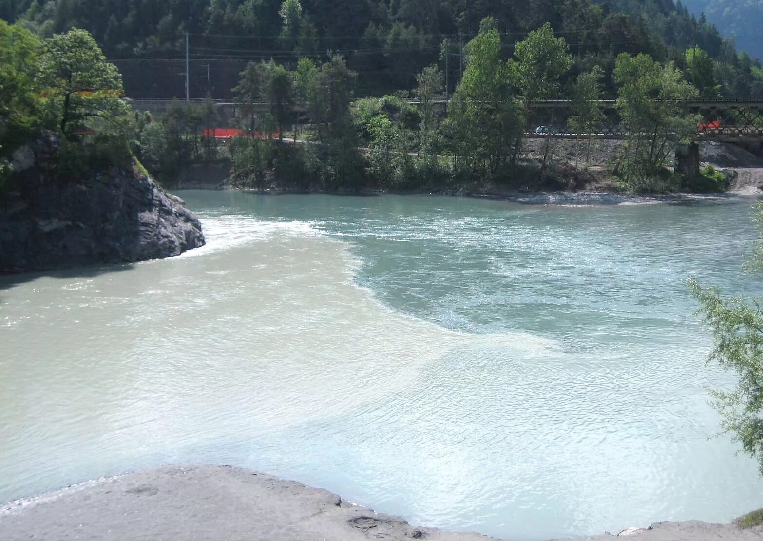 Исток реки рейн. Рейн Устье. Водопад на реке Рейн в Швейцарии. Рейн Исток фото.