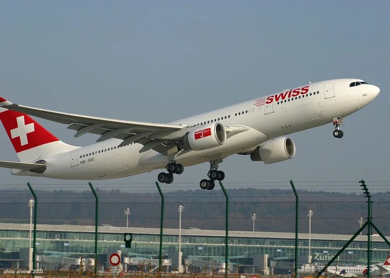 Swiss авиакомпания. Парк самолетов Swiss Airlines. Швейцарские авиалинии. Воздушный транспорт Швейцарии.