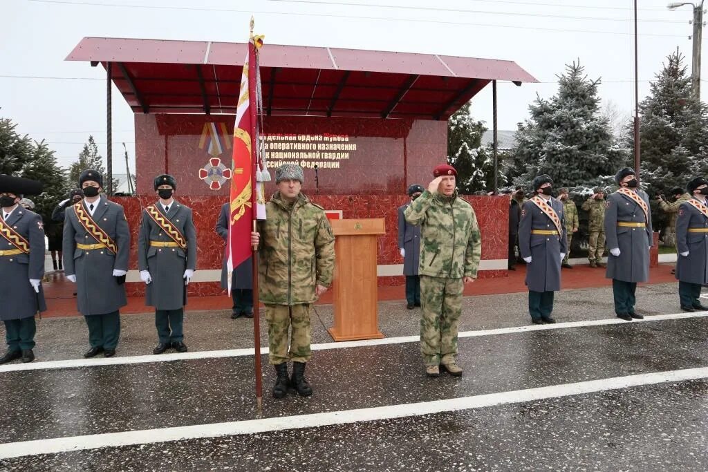 Генерал на плацу. 46 Бригада ВВ МВД Грозный. 46 ОБРОН ВНГ. Войска национальной гвардии Российской Федерации армия. 46 ОБРОН Грозный.