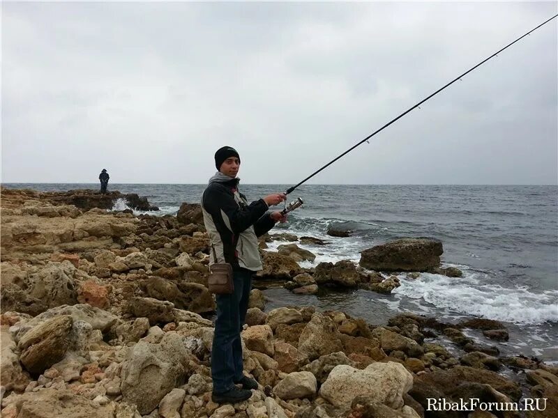 Севастополь рыболовство. Рыбалка рокфишинг в Крыму. Рыбалка в Крыму на море. Рыбалка в Севастополе с берега. Рыбачим в крыму