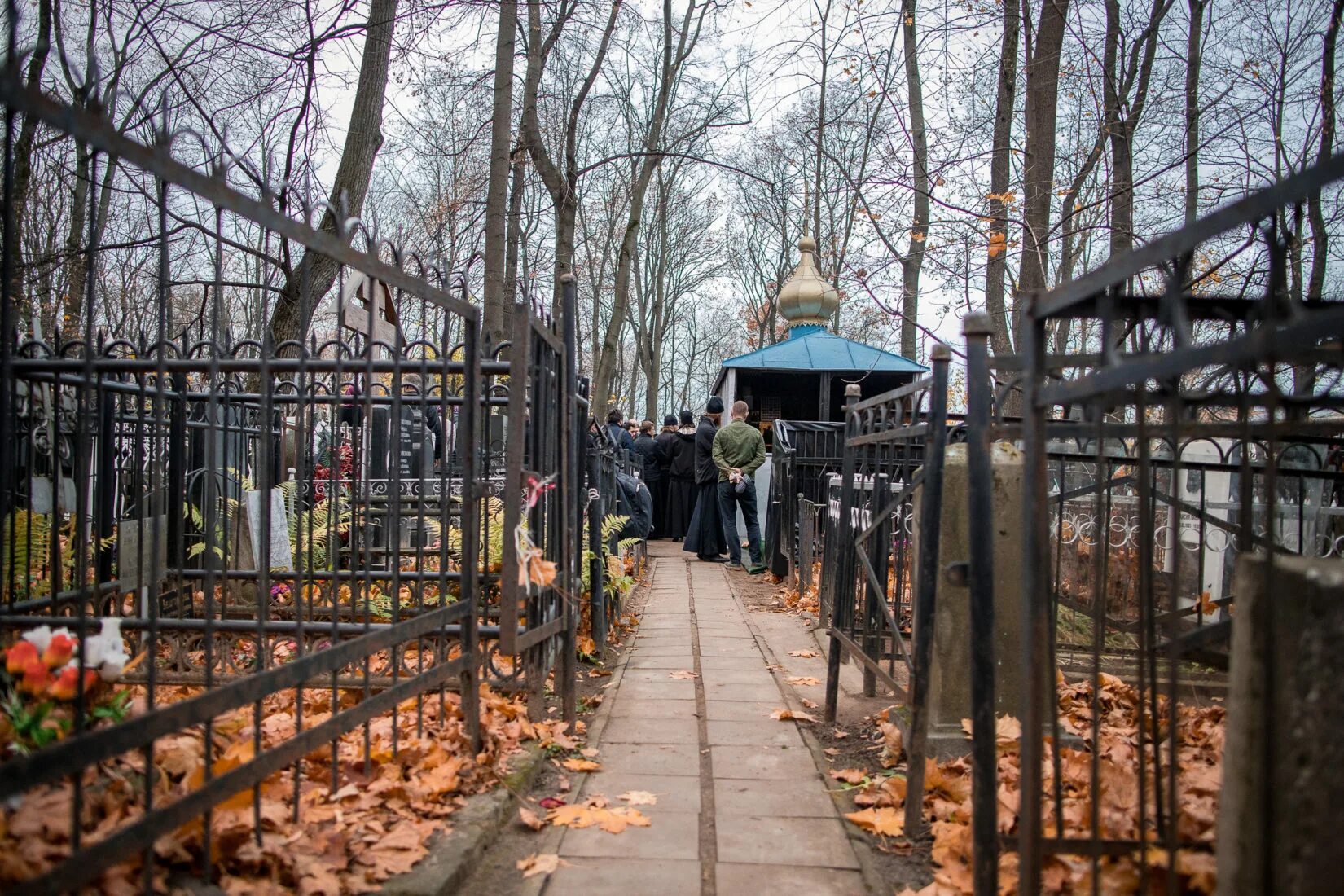 оптина пустынь монастырь кладбище. смерть православие. архимандрит тимофей подобедов отпевание. старцев на кладбище. старцев на кладбище.