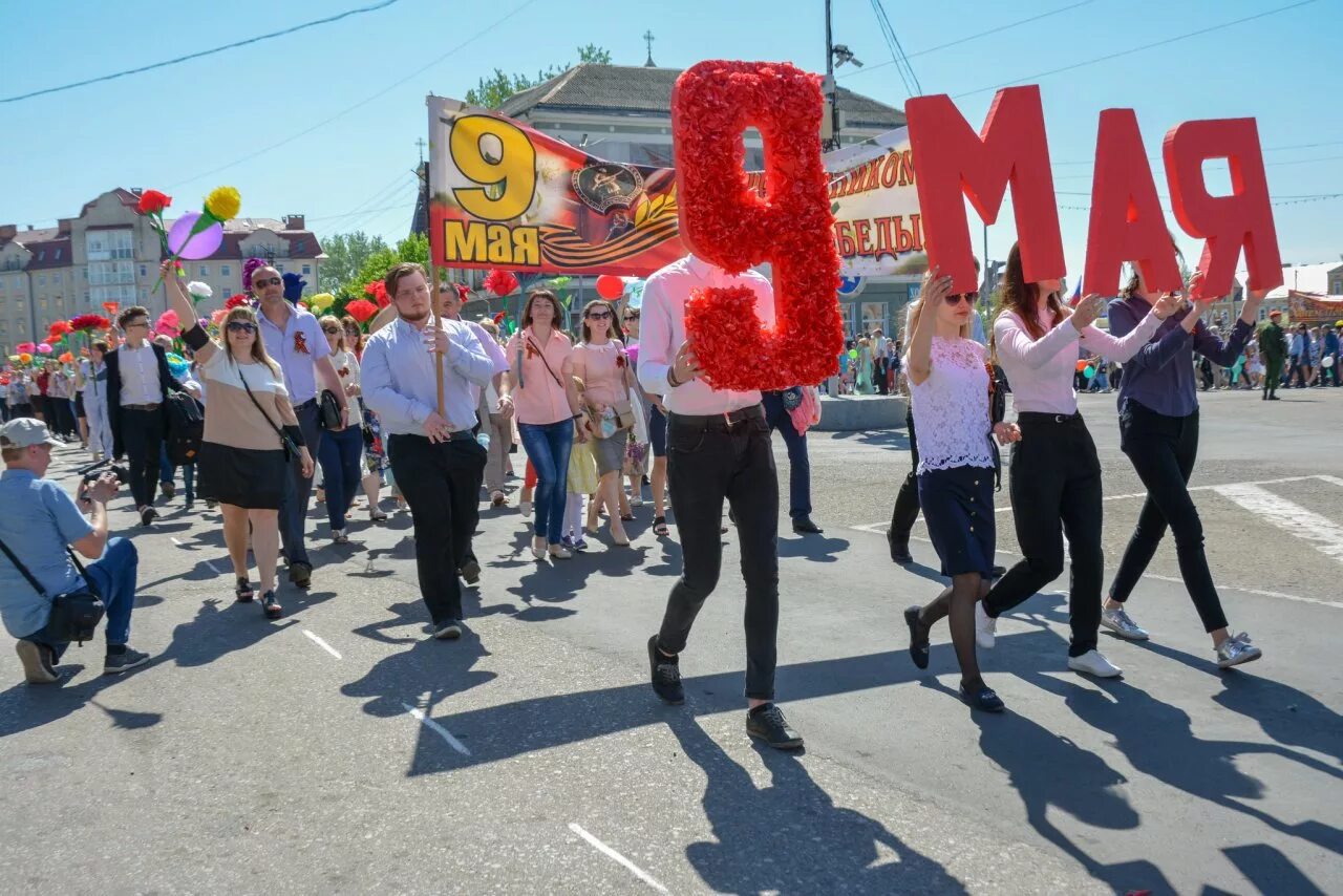 9 мая компании. Идеи на шествие 9 мая. Шествие колонны на 9 мая. Идеи для шествия на 1 мая. Атрибуты для шествия колонны 1 мая.