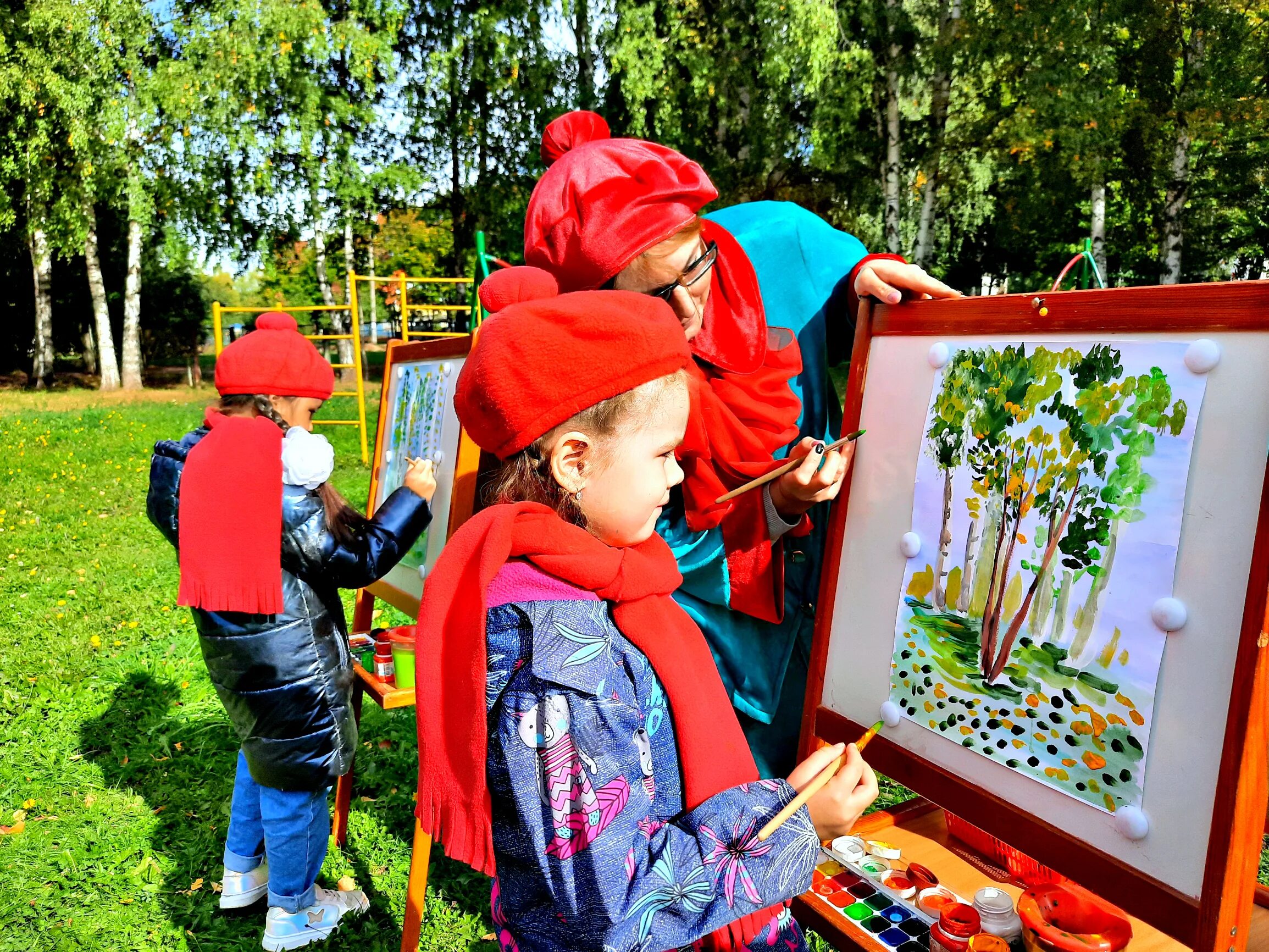 Каникулы в городе москва. Творческие площадки для детей. Творческая площадка у детского сада. Летняя творческая площадка для детей. Городской праздник.