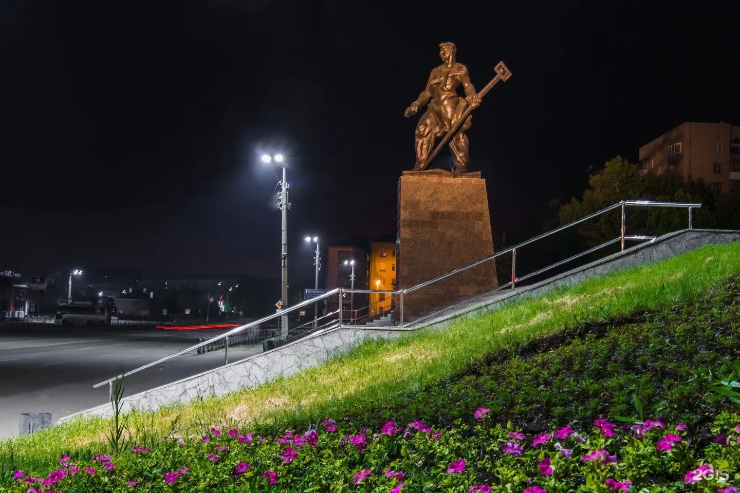 Магнитогорск город страна. Металлург (памятник, магнитогорск). статуя металлурга в магнитогорске. памятник сталевару в магнитогорске. магнитогорск город металлургов.