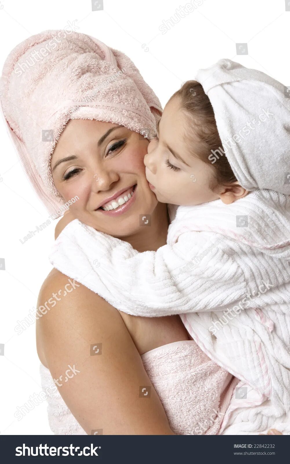 Полотенце дочке. Мама с дочей в спа. Фотосессия дочери и мамы в полотенце. Мама и дочь в палатенцах. Мама в полотенце.