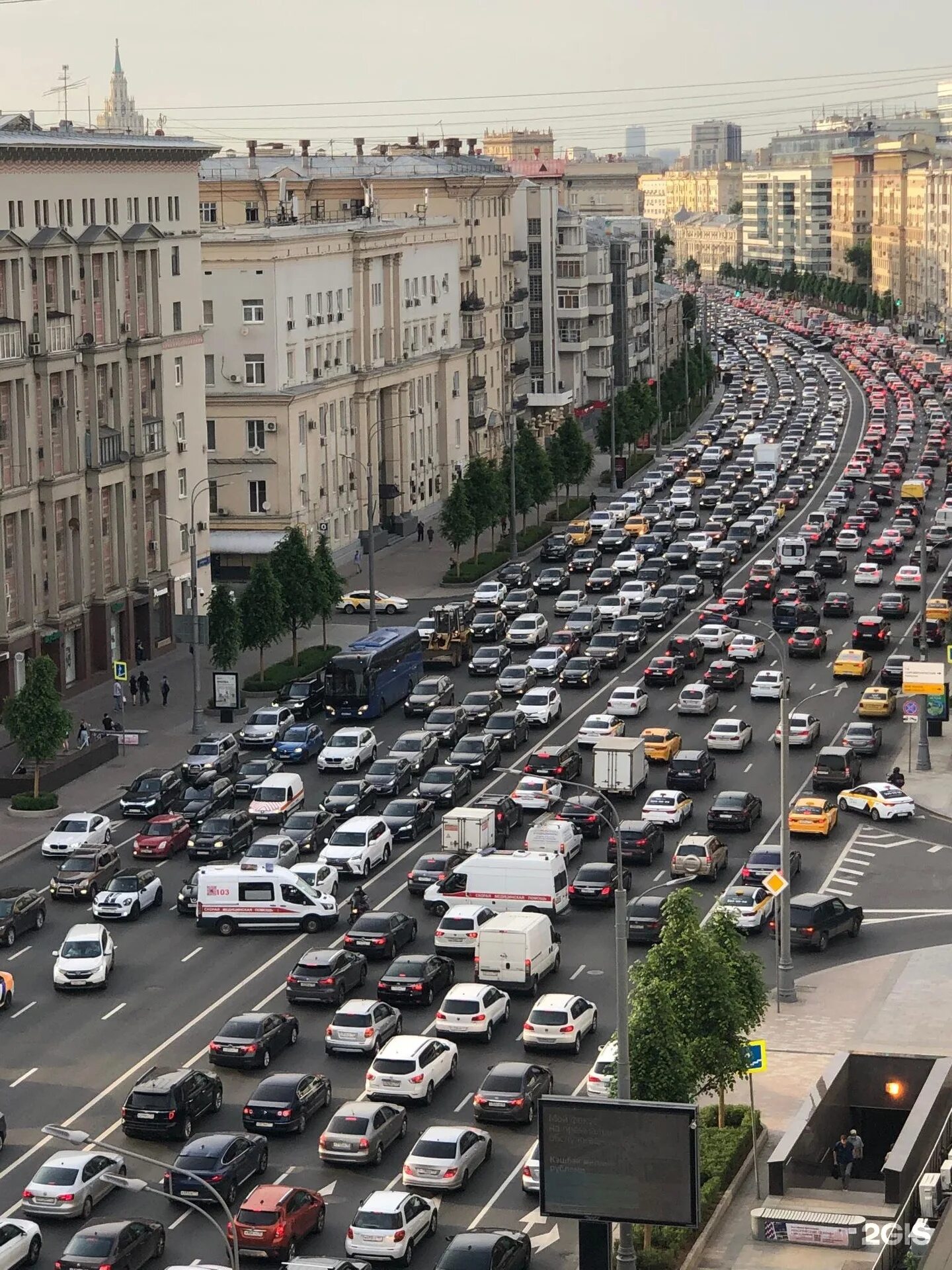 Московский ужасно. Пробка на садовом кольце. Пробки в Москве. Садовое кольцо Москва. Прокив Москве.