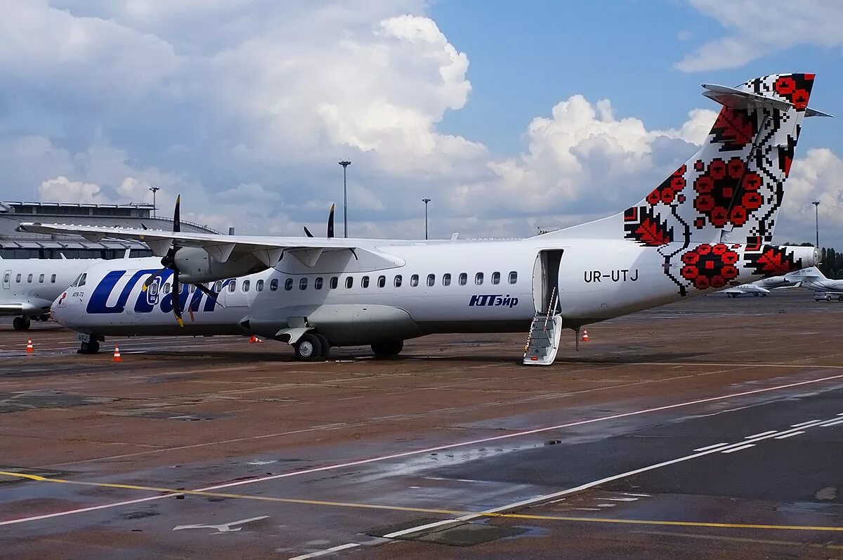 Atr 72 utair. Атр-72 самолет ютэйр. atr 72-500. atr 72-500 utair. atr 72 самолет.
