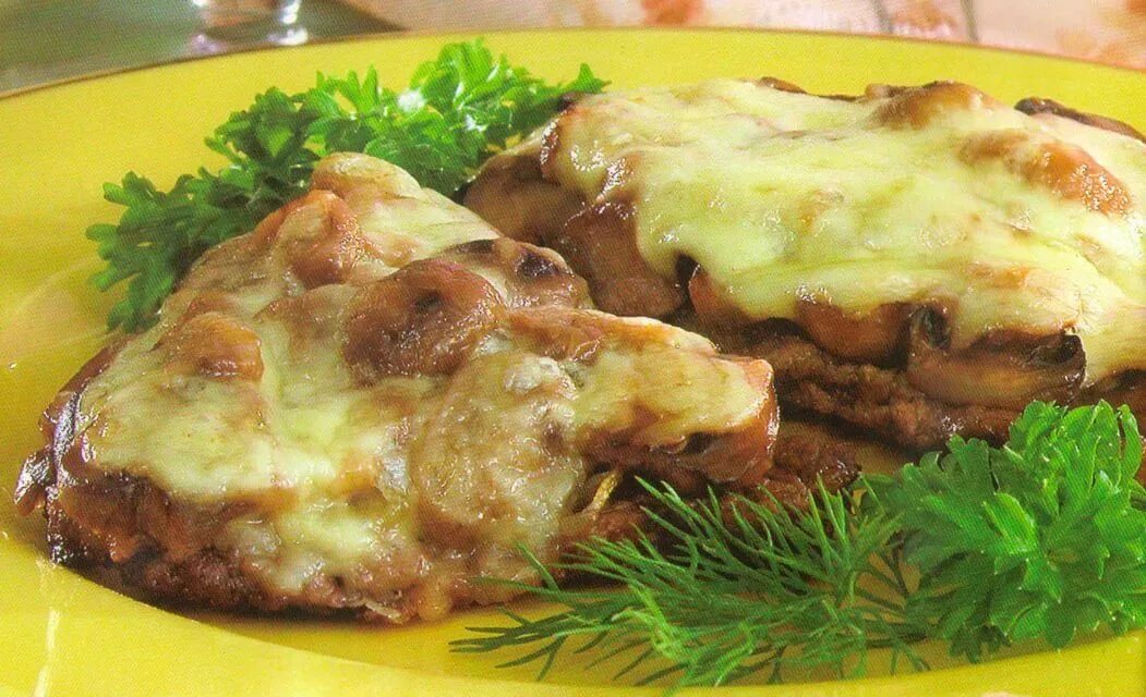 Отбивные из курицы с грибами. Мясо по-боярски в духовке. Отбивные с грибами и сыром в духовке. Свинина с грибами в духовке. Отбивная с шампиньонами в духовке.