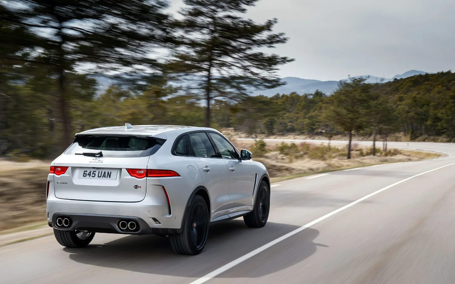 Jaguar f pace 2018. Jaguar f-pace 2025. yaguar f pace 2025 белый. ягуар и пейс 2025. ягуар f-pace 2018 года.