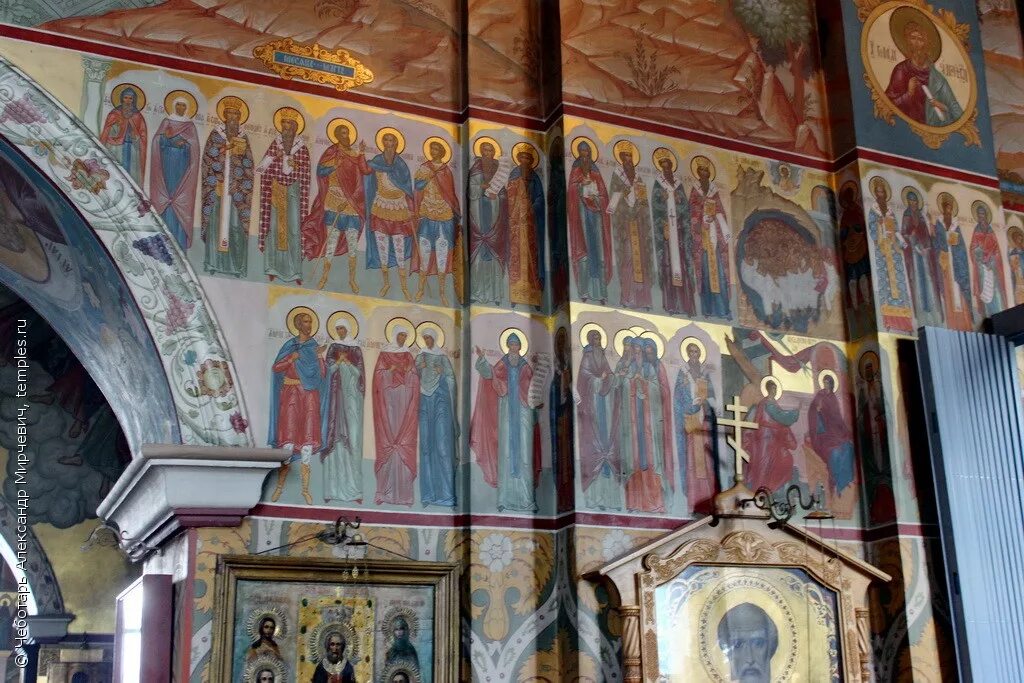Бельский росписи храмов. Иконостас собора рождества христова, г. Храм с лестницей внутри фото. Кто расписал церковь рождества в москве. Спасо-евфимиев монастырь суздаль.