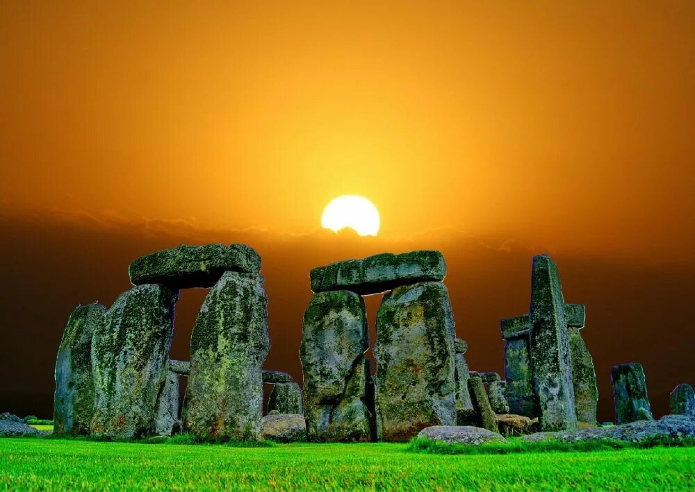 Stonehenge is perhaps the worlds. Стоунхендж. Стоунхендж Стоунхендж. Каменные столбы Стоунхендж. Священные камни Стоунхенджа.