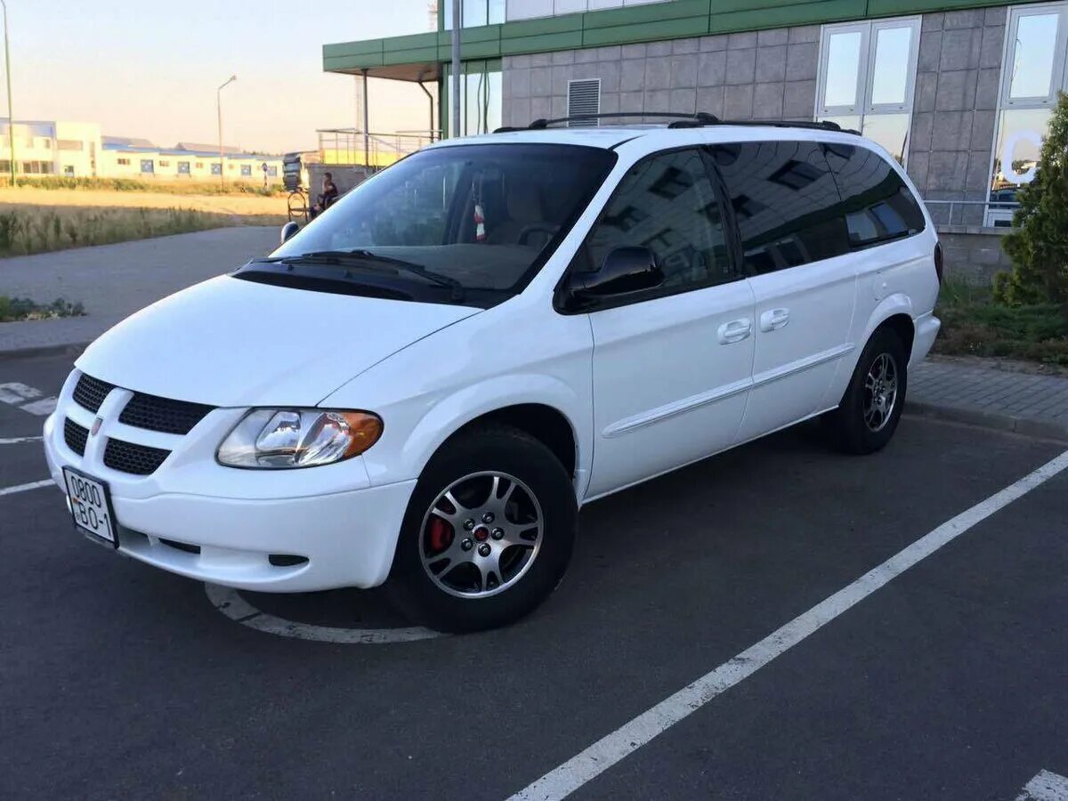 Караван бел. Dodge /Grand/ Caravan 2000. Додж Гранд Караван 3.3 2000. Dodge Caravan 2002 White. Dodge Caravan белый.