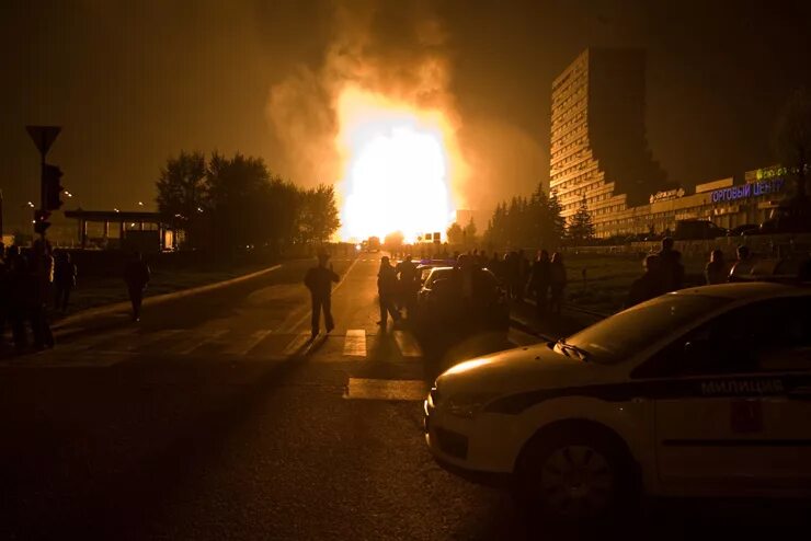 Взрыв газопровода на Озерной улице в Москве. Взрыв газа на Озерной 2009. Взрыв газопровода в Москве на Мичуринском 2009. Взрыв и пожар на газопроводе в Москве в 2009 году.