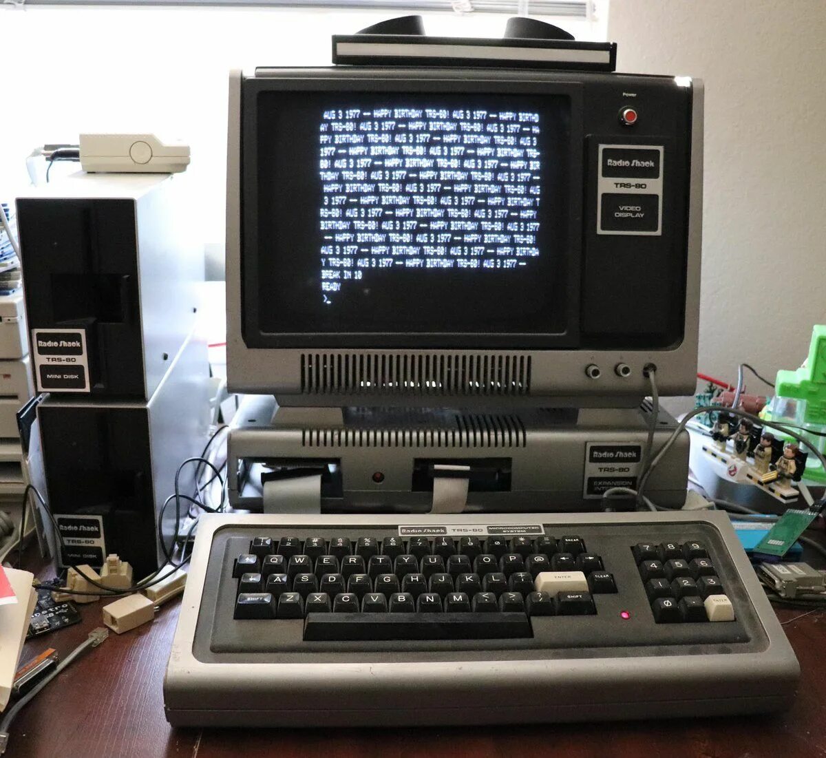 Микро 80. TRS-80 model i. ПК "микро-80".. TRS-80 model 4. Старый компьютер.