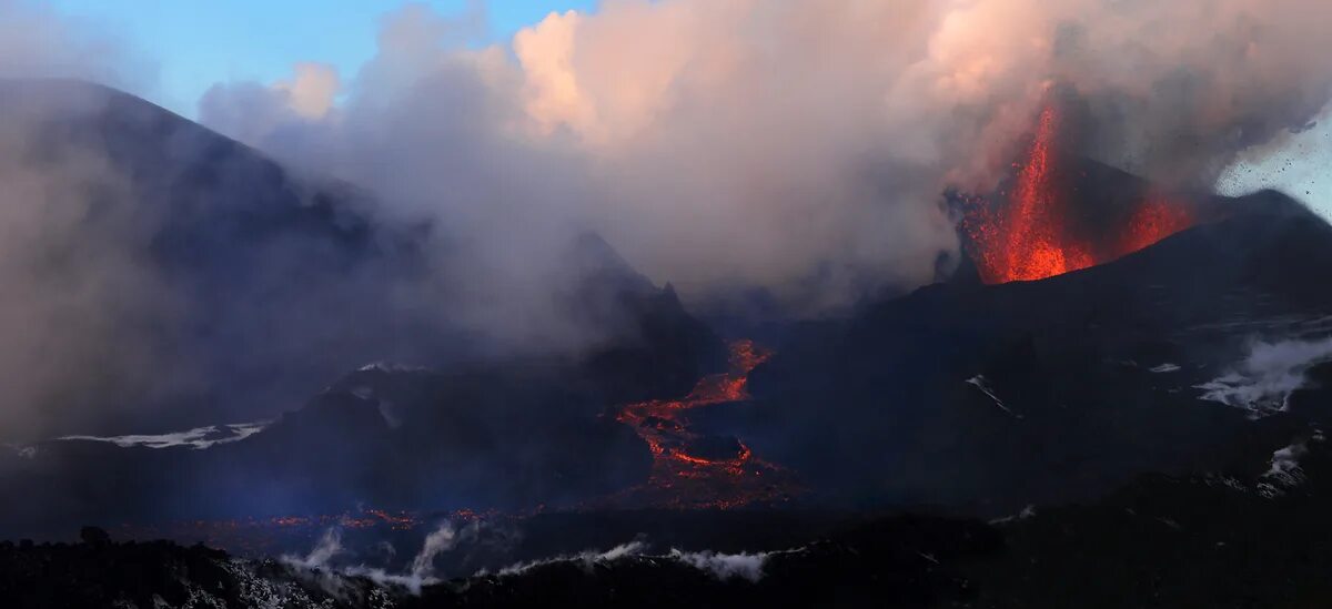 Сопка острая камчатка. Извержение авачинского 1991. Срединный хребет камчатки. Набережная култучного озера в петропавловске-камчатском. Кордон копыто камчатка.