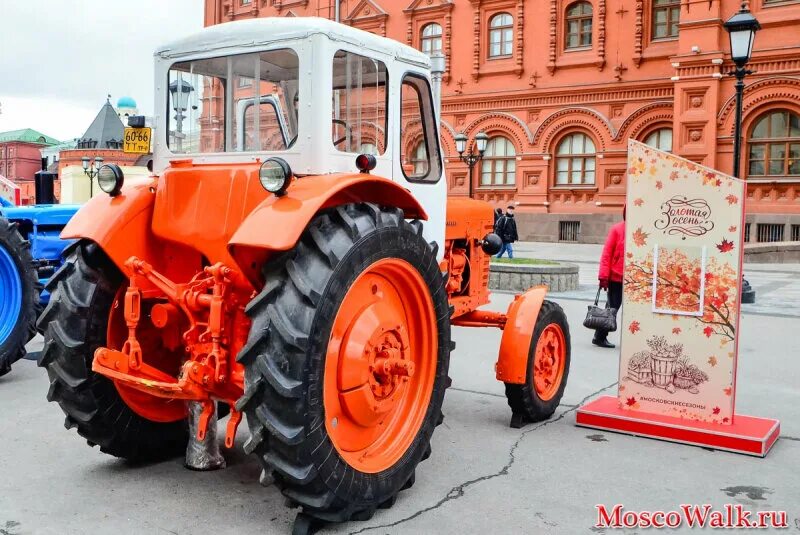 Выставка тракторов 2022. Трактор вднх. Трактор 28. Тракторная выставка. Выставка сельхозтехники.