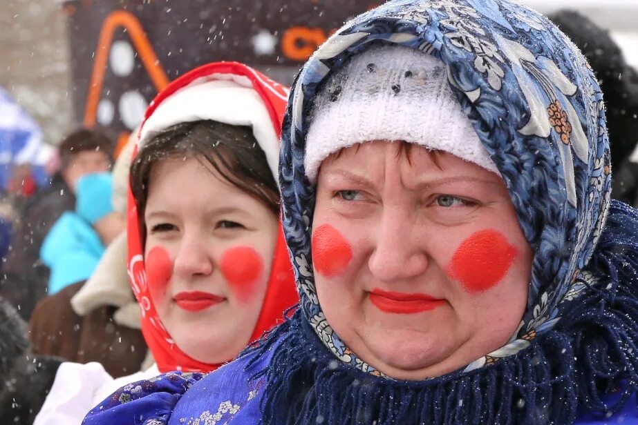 Молодец с полными румяными щеками