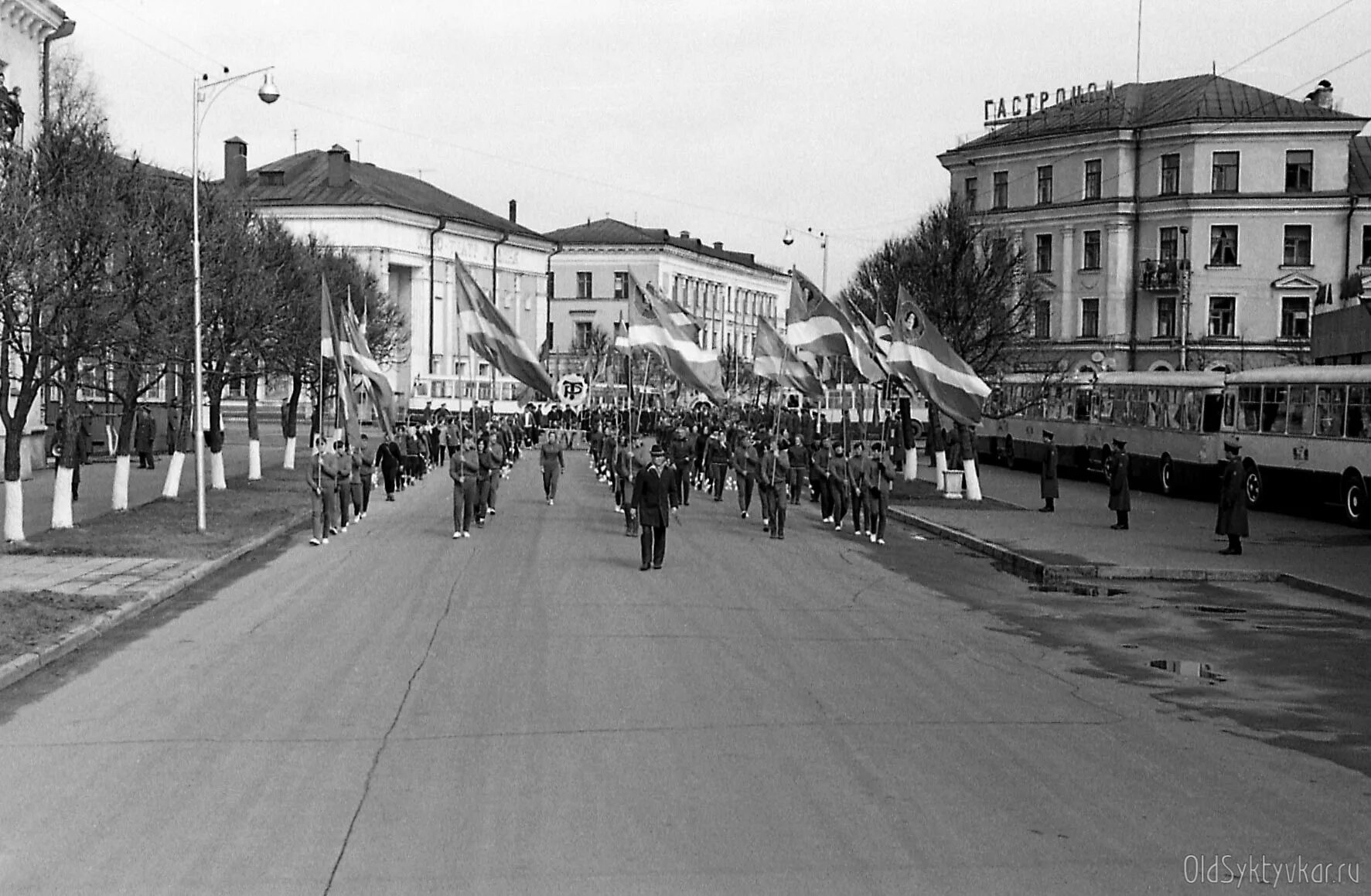 1 мая 1972 года. Старый Сыктывкар. Сыктывкар 50е годы. Старый Сыктывкар Ленина улица. Фото Сыктывкара 1950.