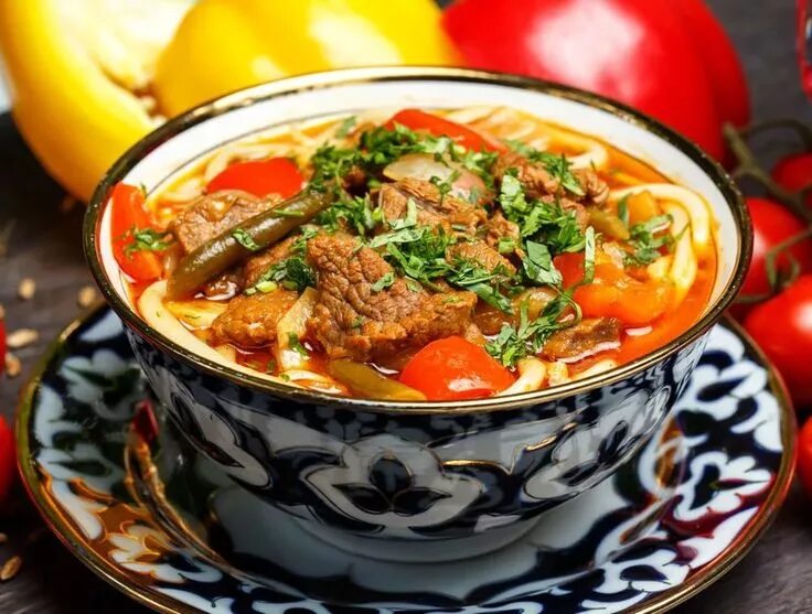 Лагман уйгурский ковурма. Национальная лапша. Традиционное блюдо японии рамэн. Национальная лапша. Пансит блюдо филиппинское.