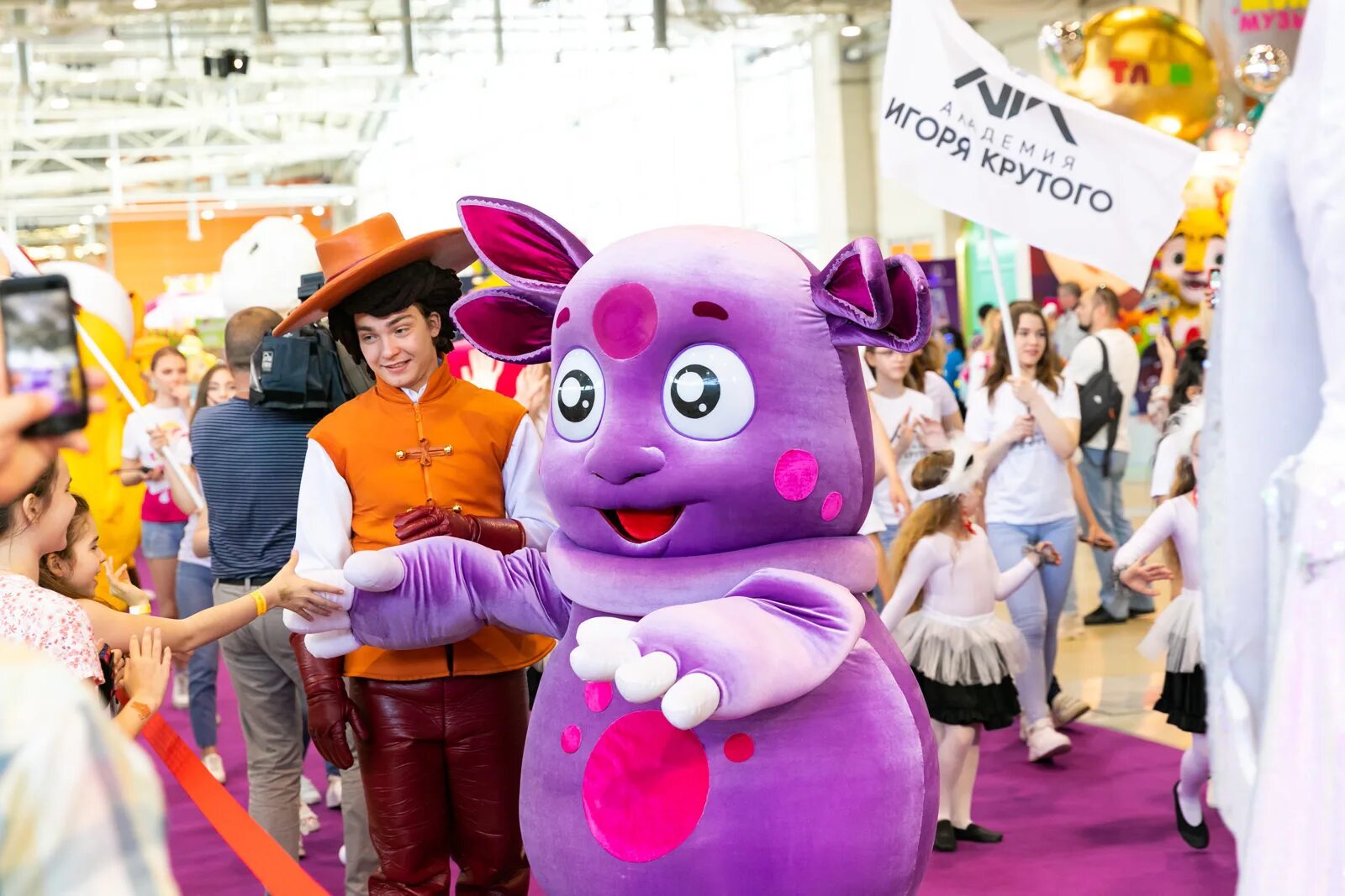 Мультимир вднх 2021. Мультимир. Мультимир вднх 2019. Фестиваль мультимир 2019. Мультимир шоу мимимишки.