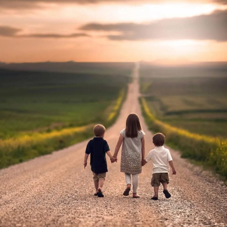 Пути год семьи. Дорога в светлое будущее. Дорога к счастью. Дороги для детей. Дети на дороге.
