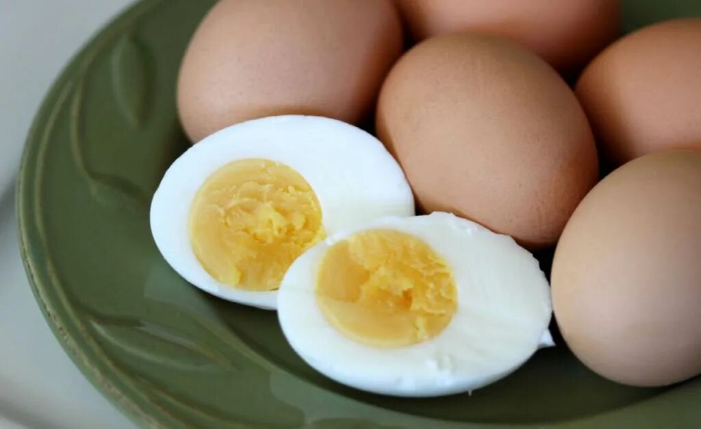 Яйцо куриное. Вареные яйца. Яйцо отварное. Яйцо куриное вареное.