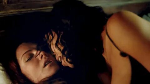 batty for nudity: Jessica Parker Kennedy & Hannah New: Black Sails S1E2...