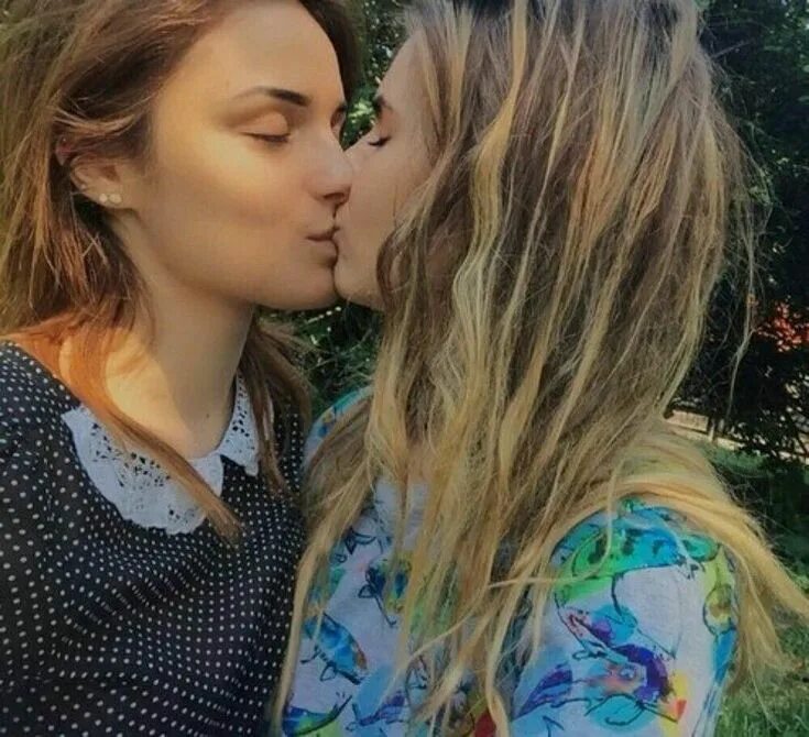 Lesbian 17. 14 Ти летние лесби сосутся. Восмидесети летние лесби. 12-Ти летние лесби сосутся.