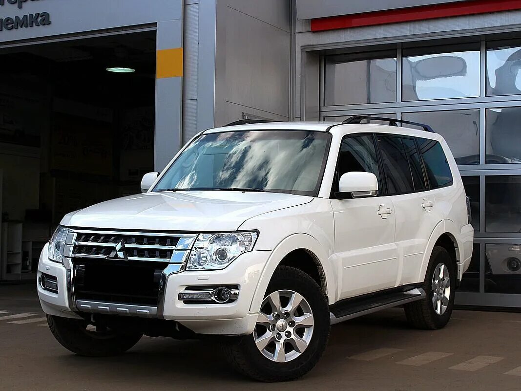 Mitsubishi pajero 2015